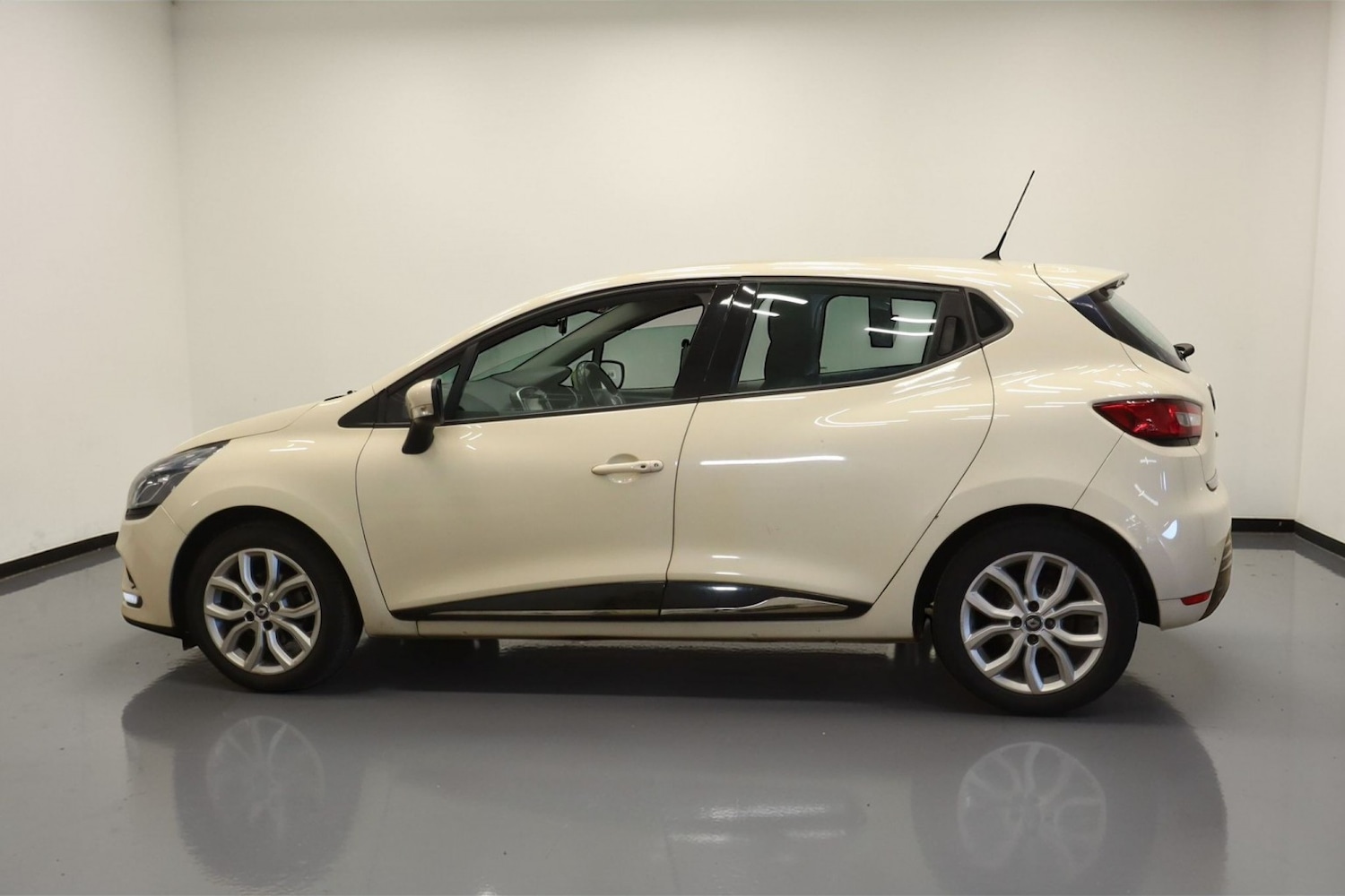 Used Renault Clio 2017 for sale - 77774731: Photo 8