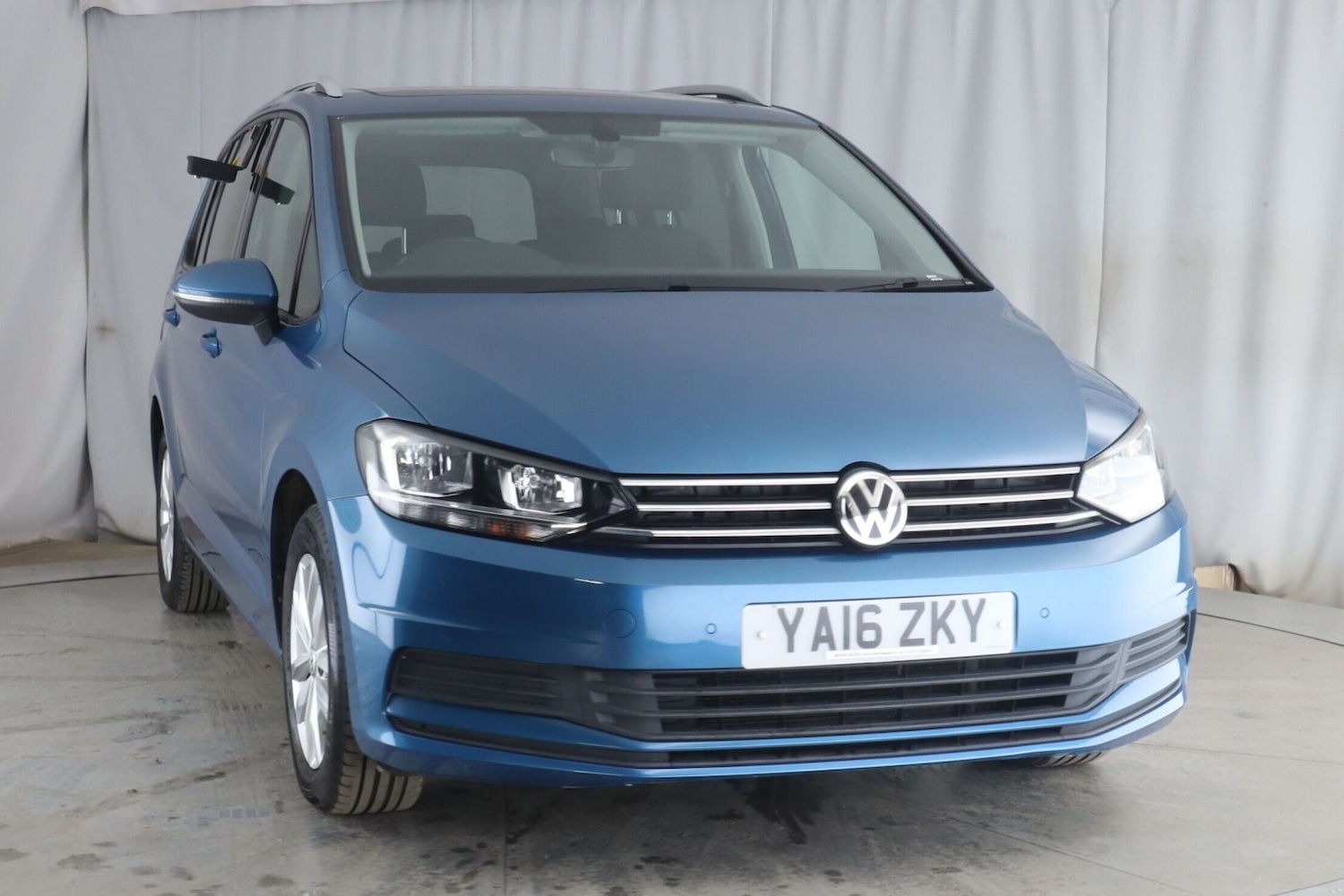 Used Volkswagen Touran 2016 for sale - 76391486: Photo 3