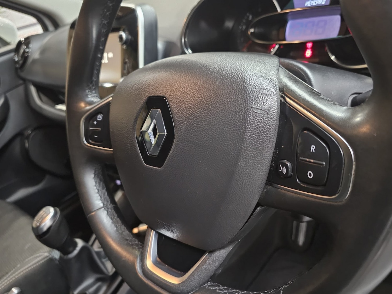 Used Renault Clio 2019 for sale - 76924503: Photo 25