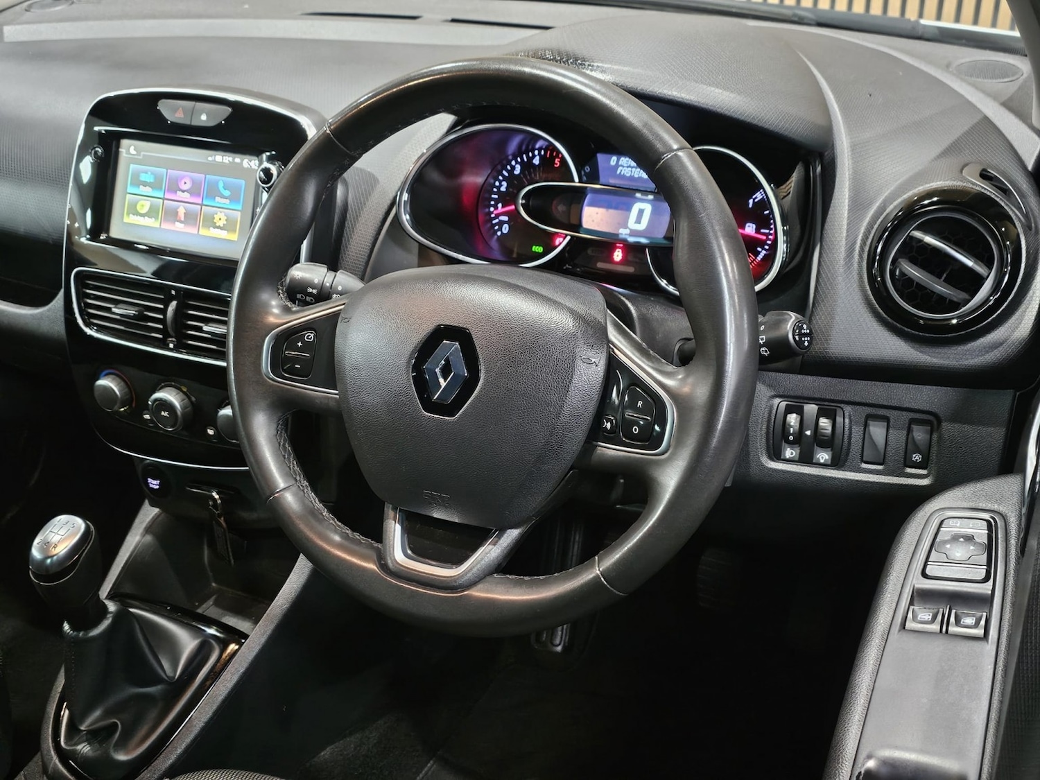 Used Renault Clio 2019 for sale - 76924503: Photo 28