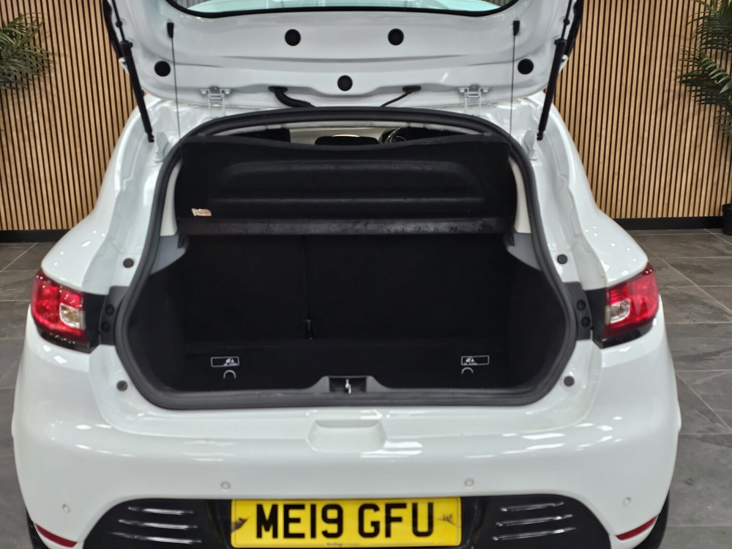 Used Renault Clio 2019 for sale - 76924503: Photo 38