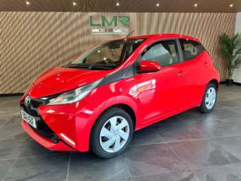 2015 - 1.0 VVT-i x-play 5-Door
