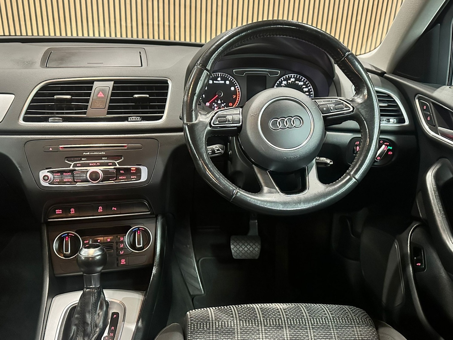 Used Audi Q3 2017 for sale - 77264362: Photo 28