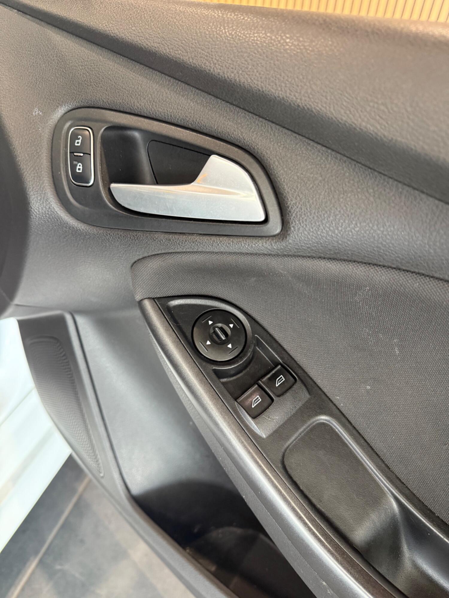 Used Ford Focus 2015 for sale - 77864892: Photo 10