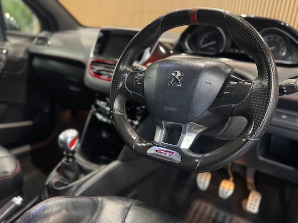 Used Peugeot 208 2013 for sale - 72761363: Photo 11