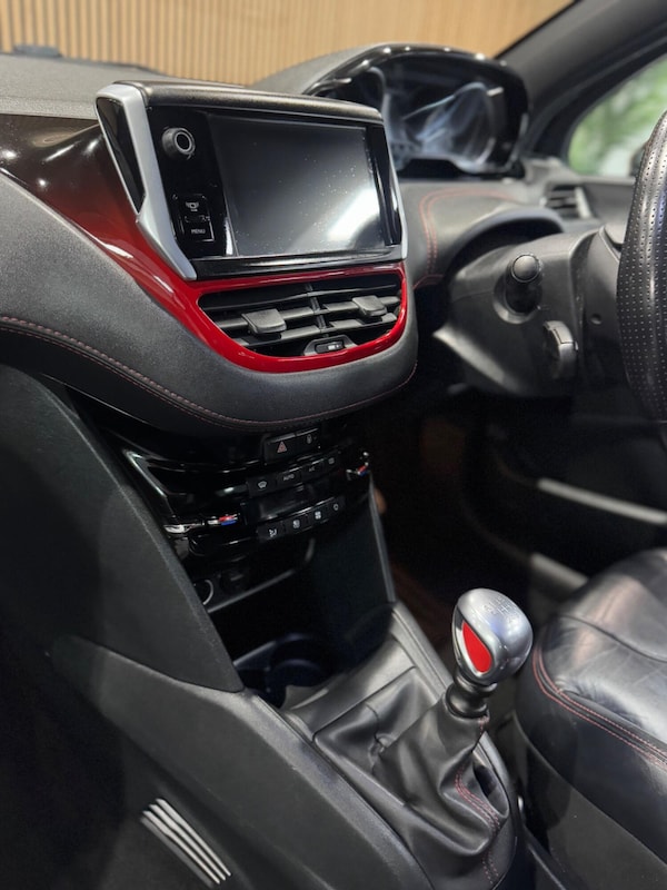 Used Peugeot 208 2013 for sale - 72761363: Photo 14