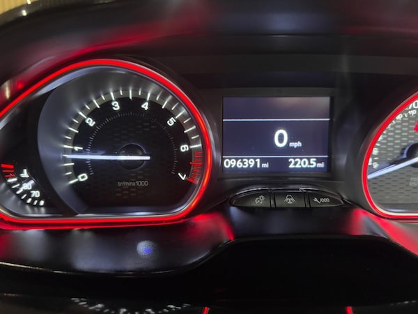 Used Peugeot 208 2013 for sale - 72761363: Photo 8