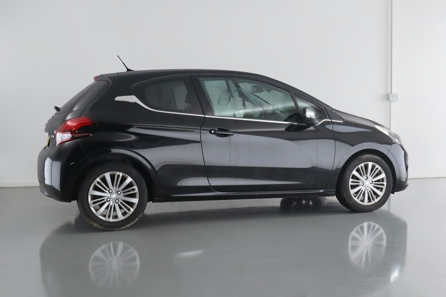 Used Peugeot 208 2016 for sale - 77729552: Photo 5