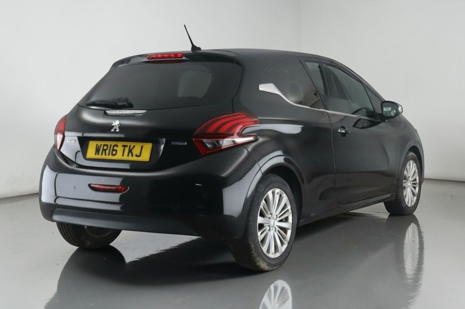 Used Peugeot 208 2016 for sale - 77729552: Photo 8