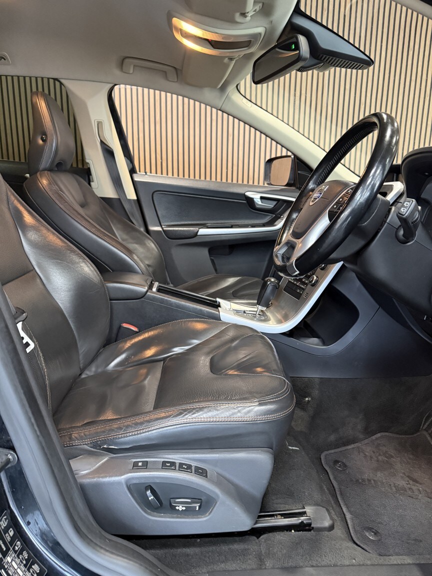 Used Volvo XC60 2010 for sale - 77548322: Photo 13