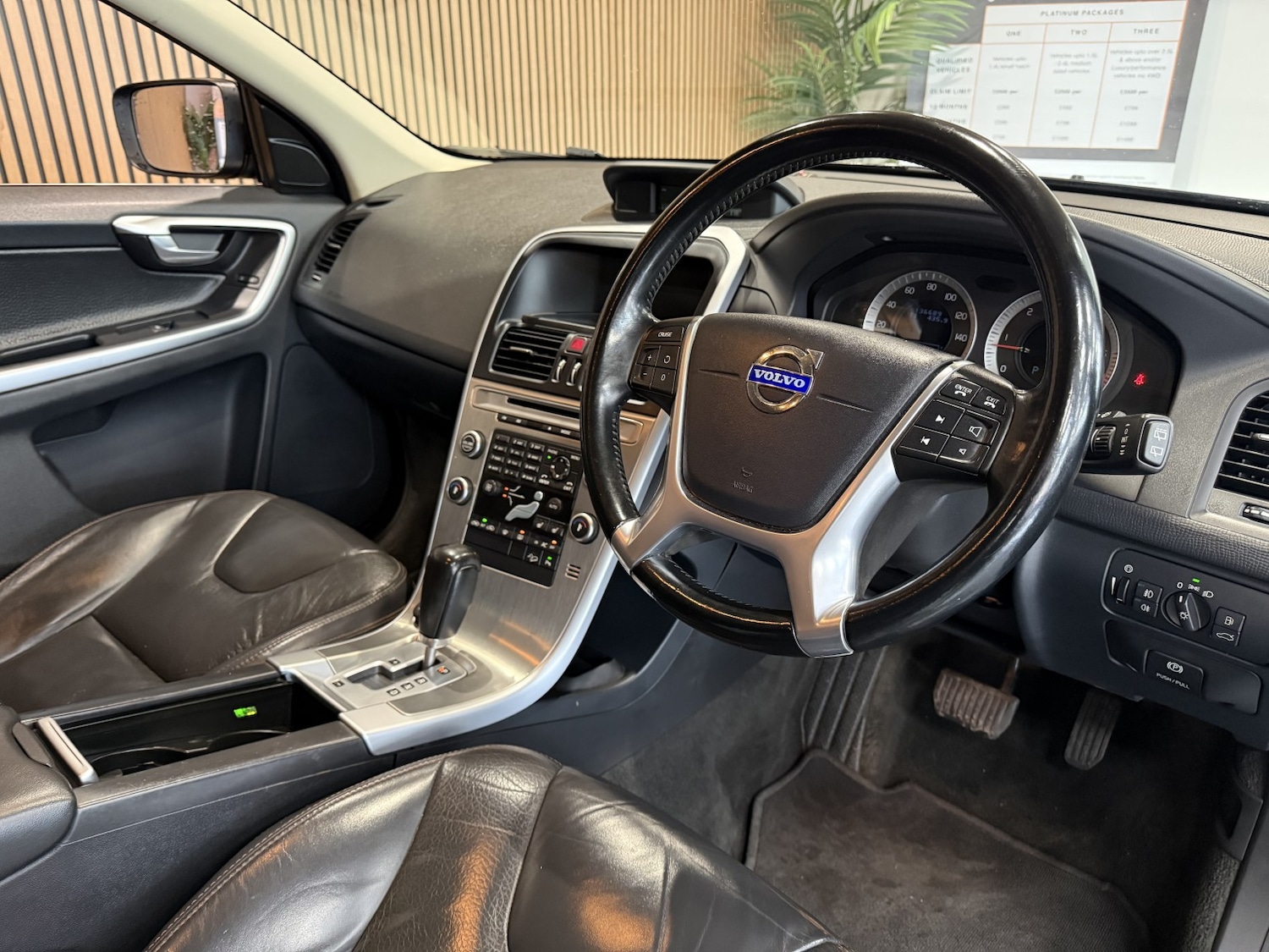 Used Volvo XC60 2010 for sale - 77548322: Photo 15