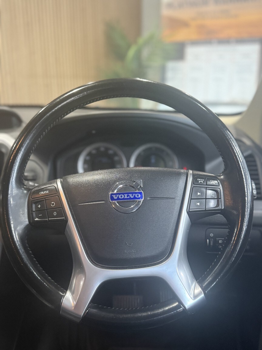 Used Volvo XC60 2010 for sale - 77548322: Photo 16