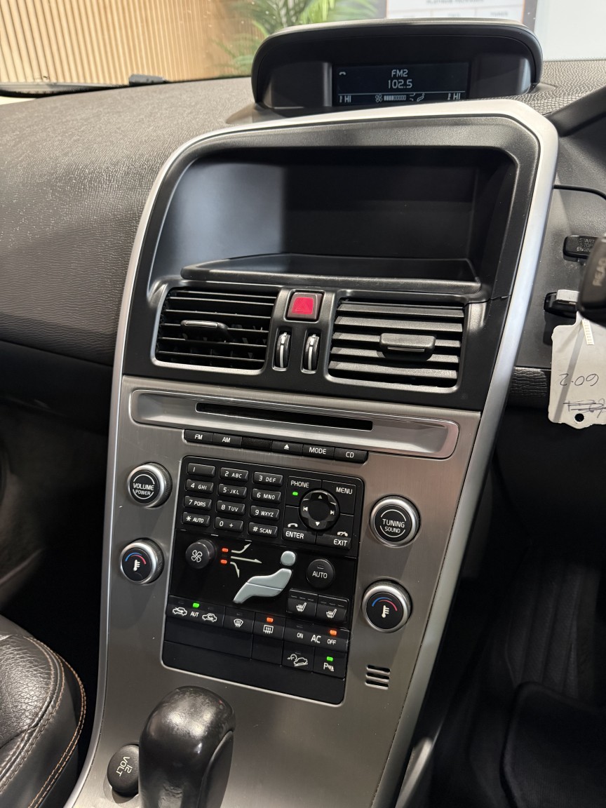 Used Volvo XC60 2010 for sale - 77548322: Photo 17