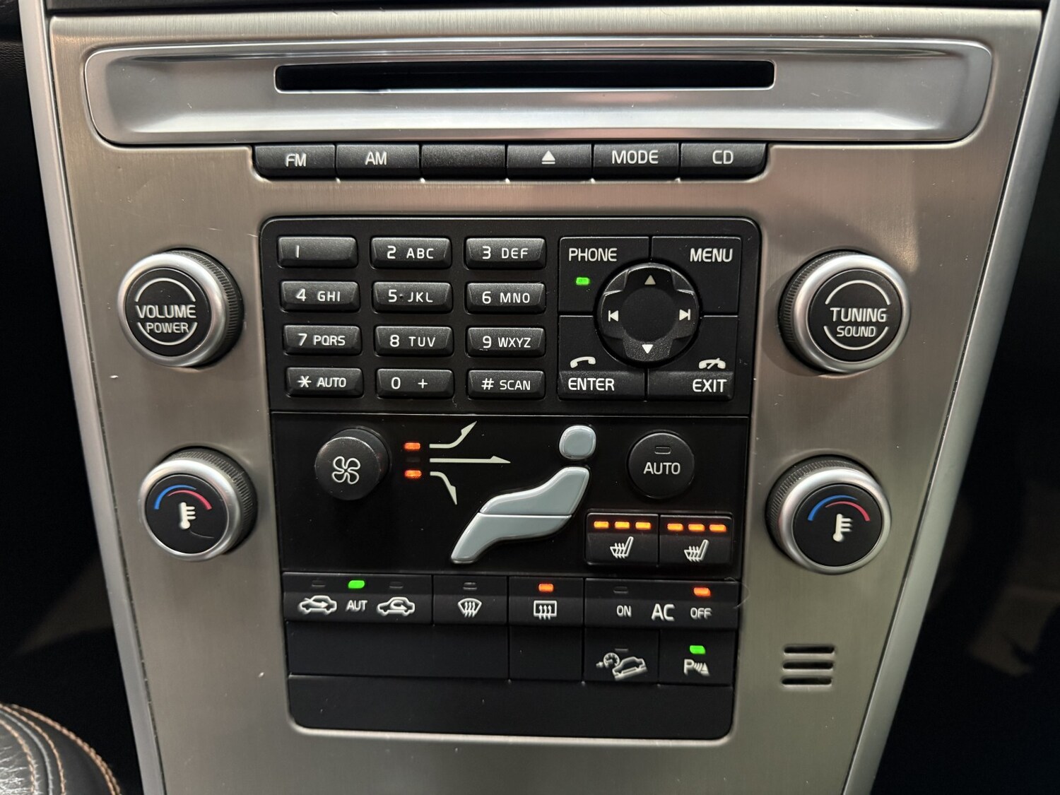 Used Volvo XC60 2010 for sale - 77548322: Photo 19