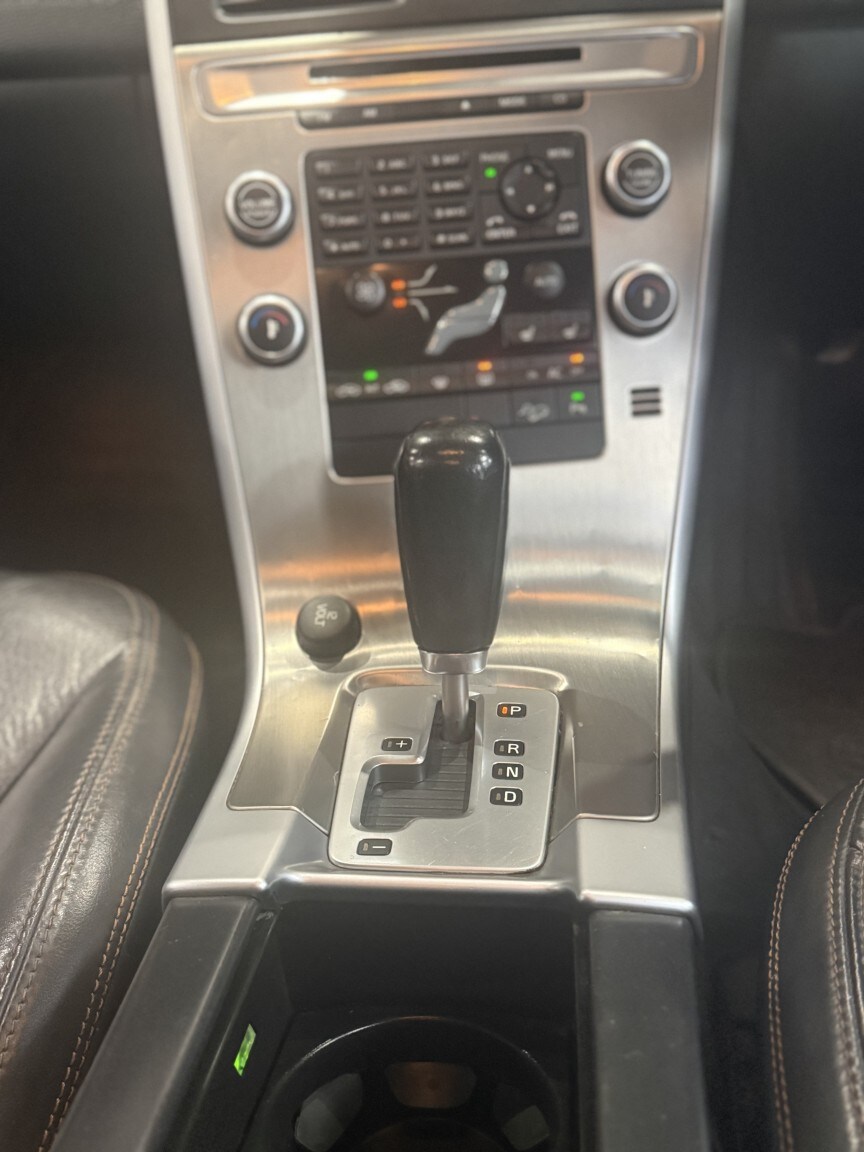 Used Volvo XC60 2010 for sale - 77548322: Photo 22