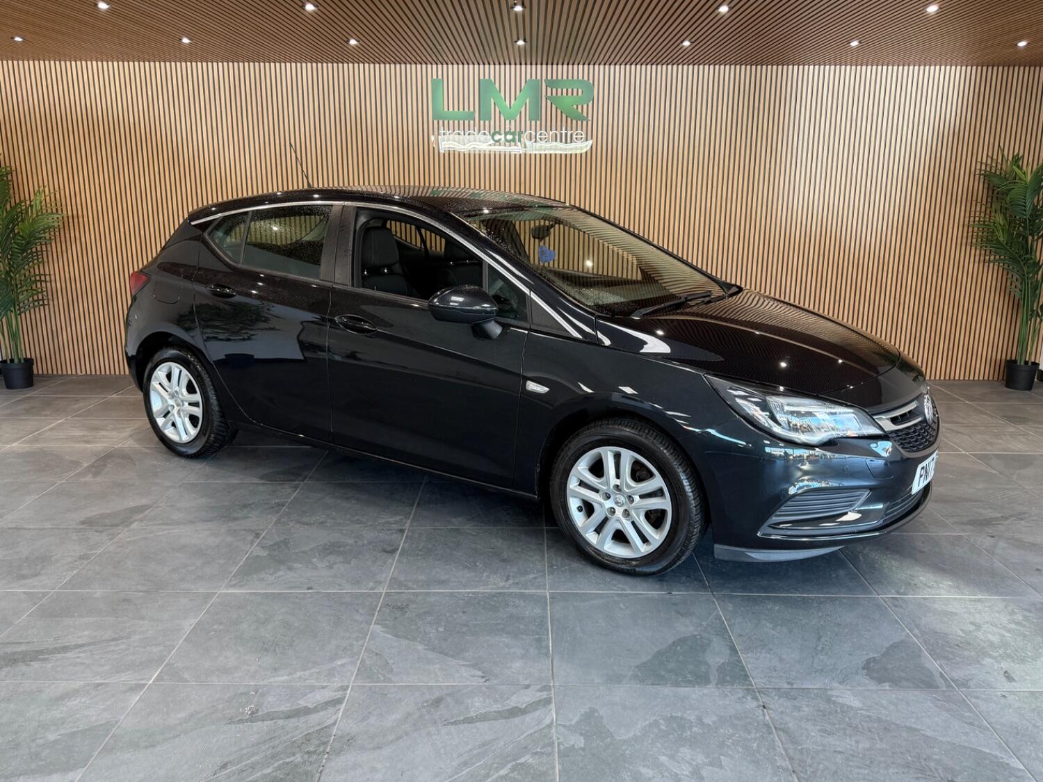 Used Vauxhall Astra 2017 for sale - 76637473: Photo 1