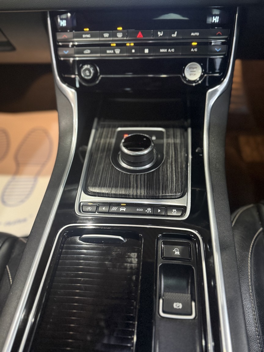 Used Jaguar XF 2016 for sale - 77643780: Photo 24