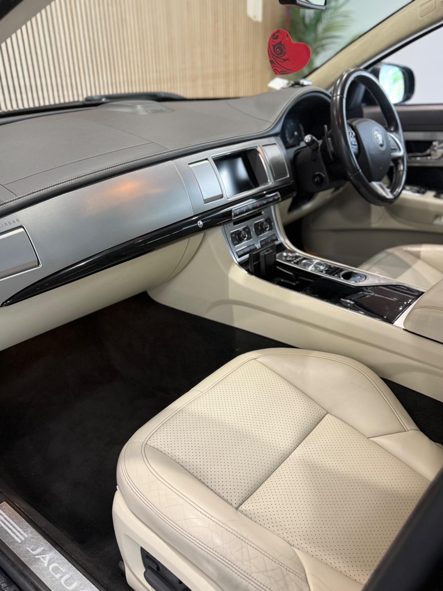 Used Jaguar XF 2014 for sale - 76769126: Photo 20