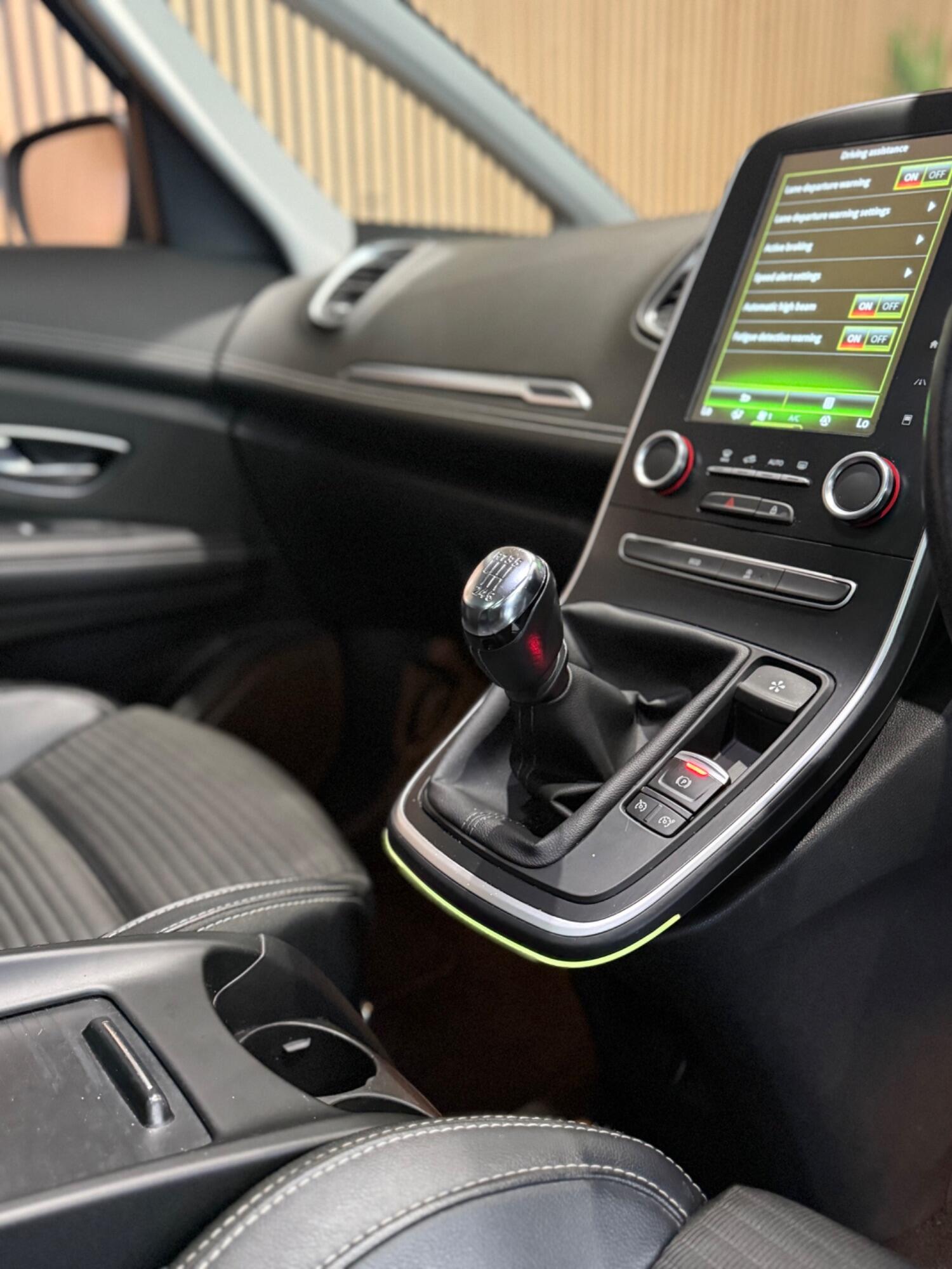 Used Renault Grand Scenic 2017 for sale - 76186681: Photo 17