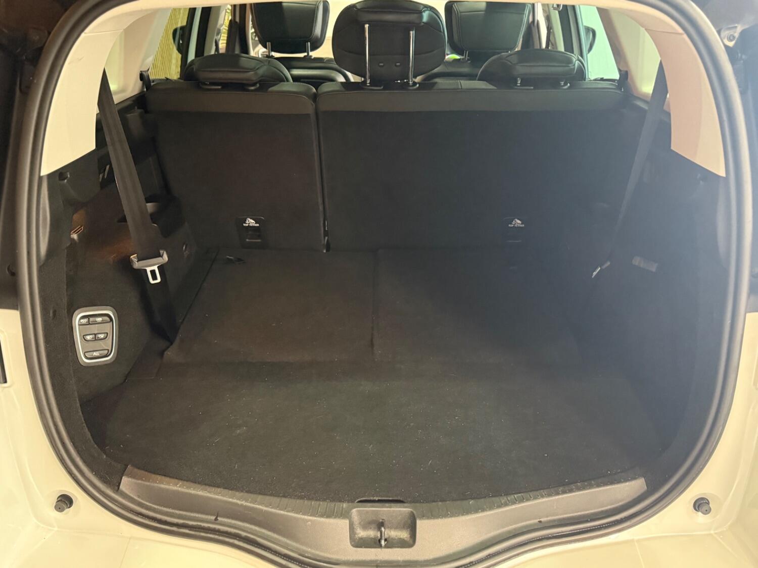 Used Renault Grand Scenic 2017 for sale - 76186681: Photo 32