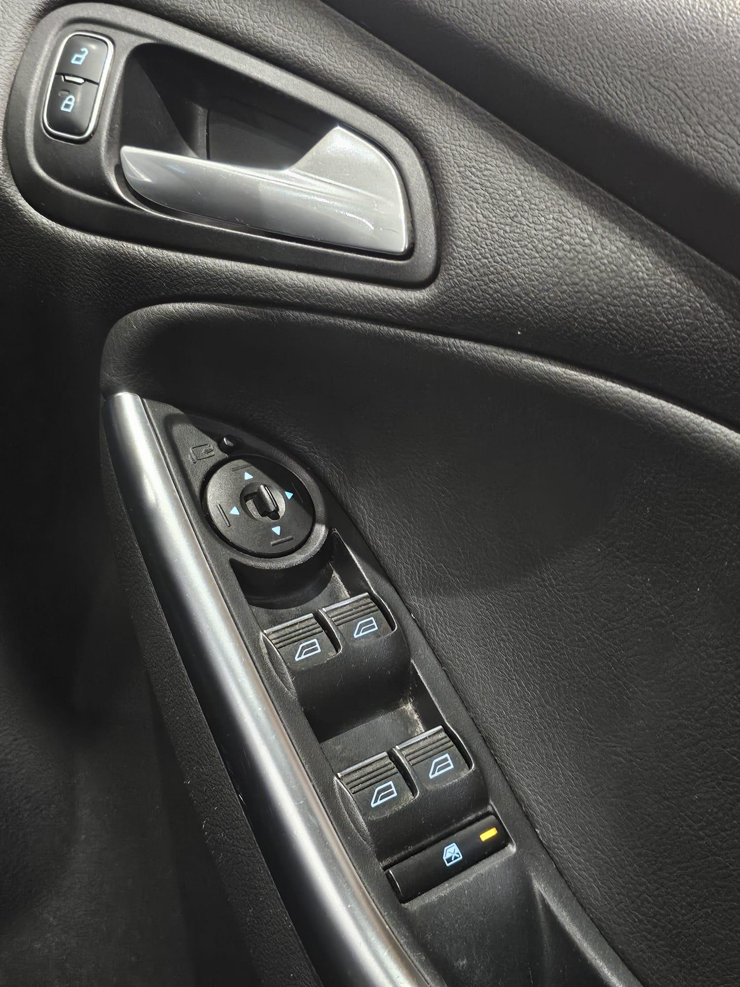 Used Ford Focus 2015 for sale - 76884912: Photo 19