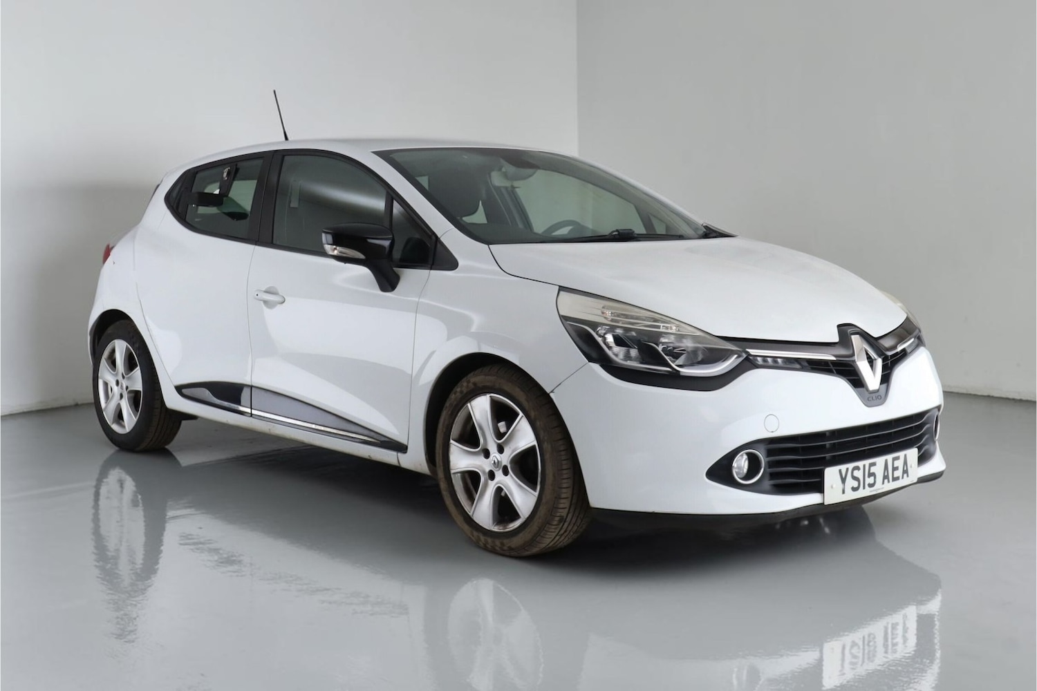 Used Renault Clio 2015 for sale - 78145826: Photo 2