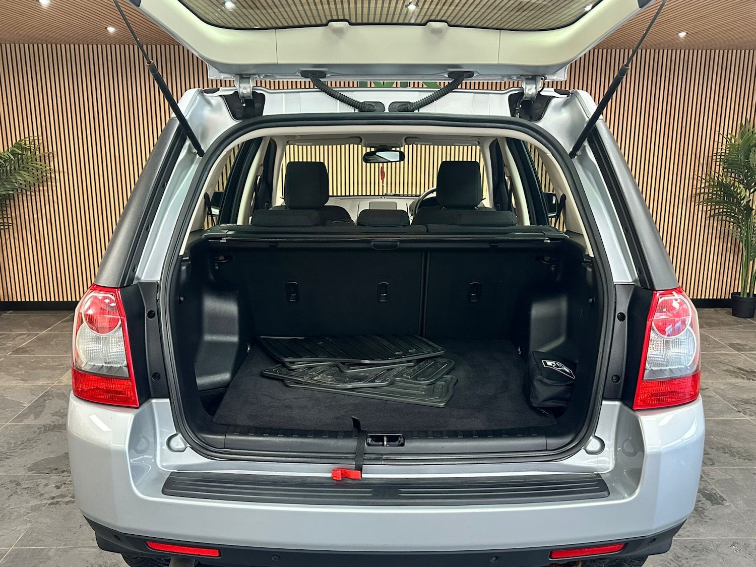 Used Land Rover Freelander 2 2010 for sale - 76391453: Photo 34