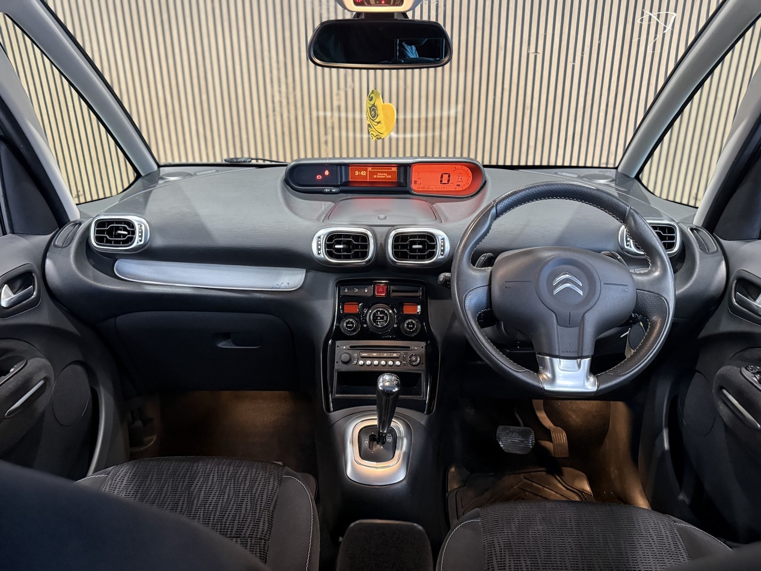 Used Citroen C3 Picasso 2015 for sale - 76884900: Photo 17