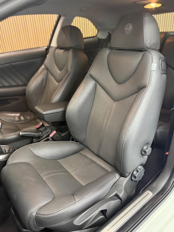 Used Alfa Romeo GT 2011 for sale - 76237156: Photo 26