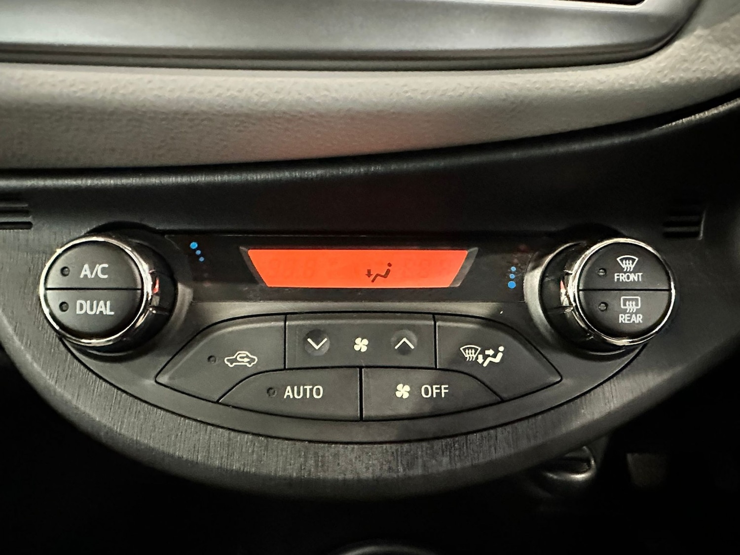 Used Toyota Yaris 2012 for sale - 77822383: Photo 27