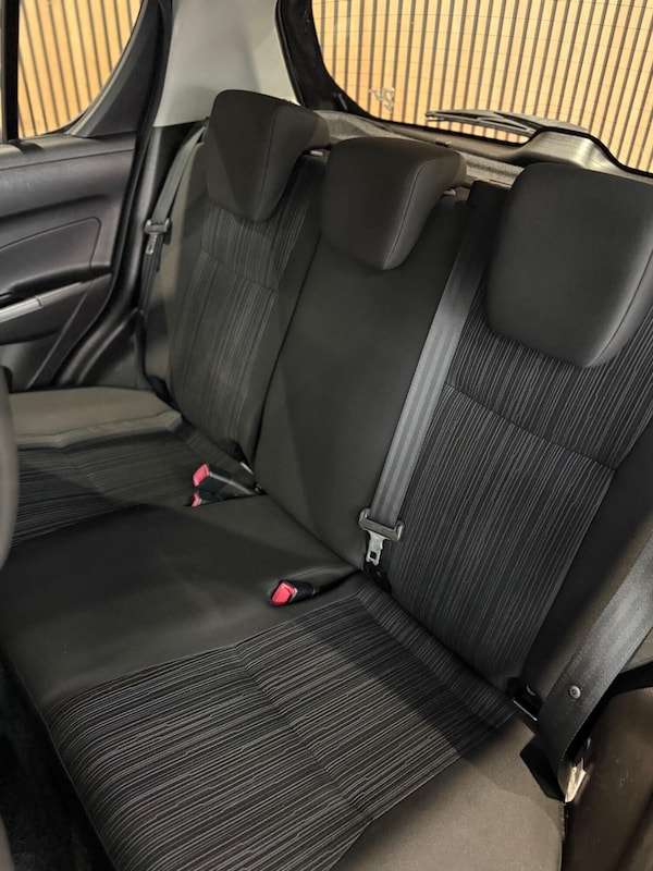 Used Suzuki Swift 2015 for sale - 76324859: Photo 24