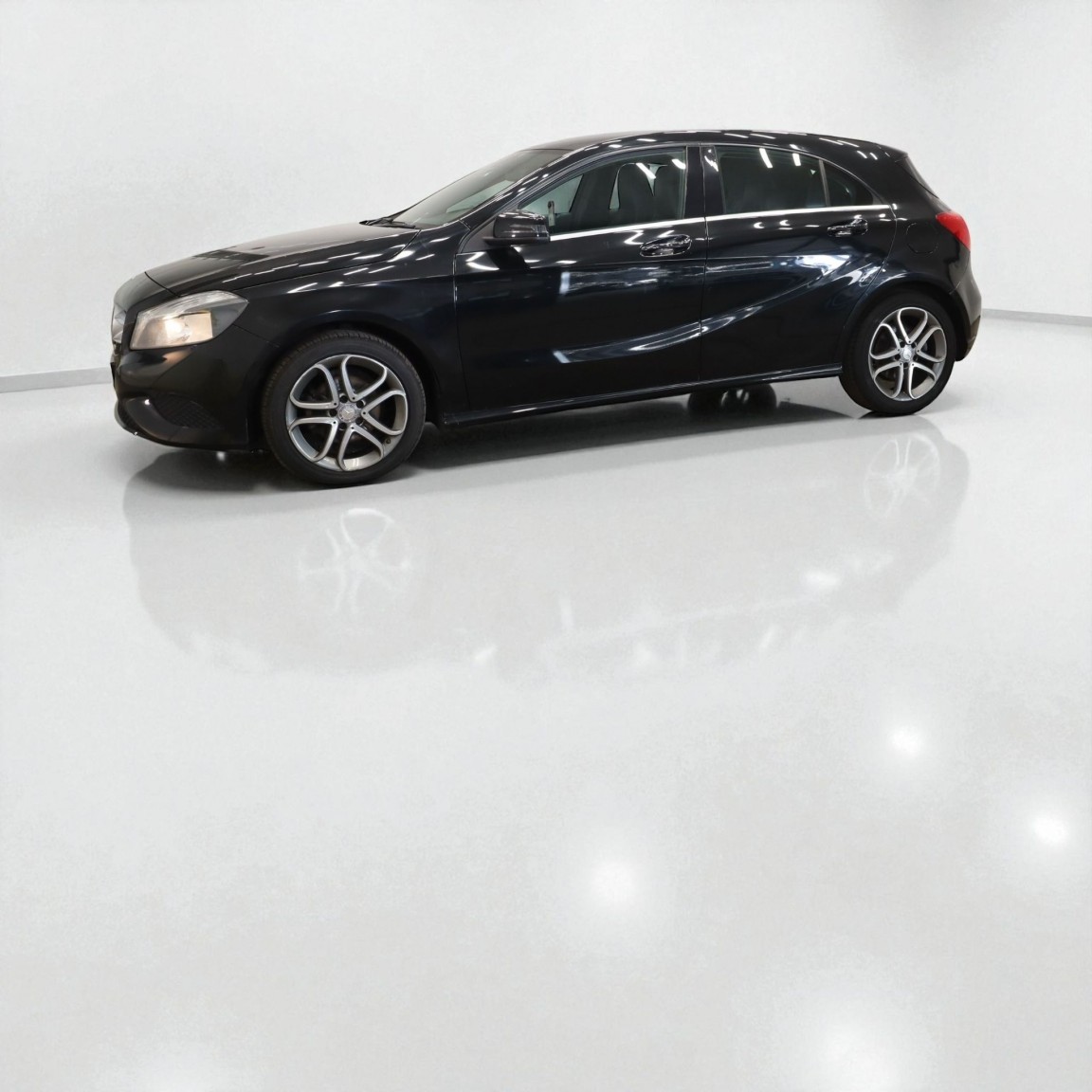 Used Mercedes-Benz A-Class 2015 for sale - 76624407: Photo 3