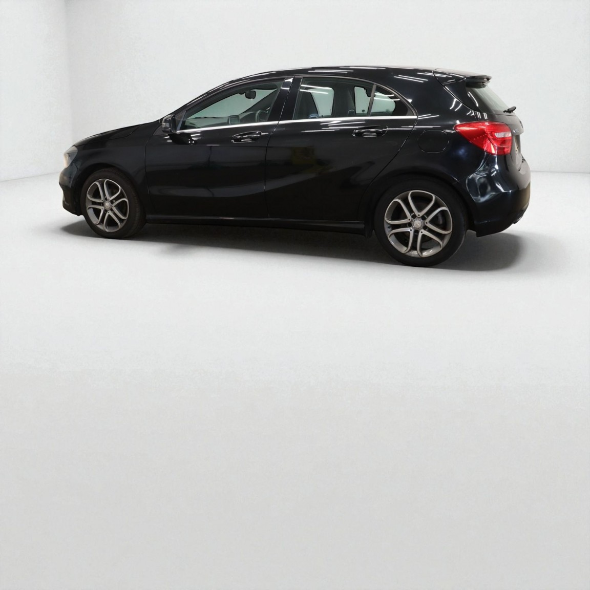 Used Mercedes-Benz A-Class 2015 for sale - 76624407: Photo 4