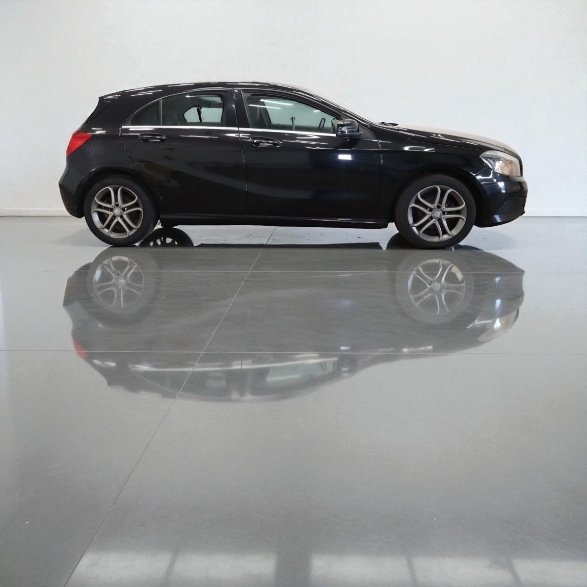 Used Mercedes-Benz A-Class 2015 for sale - 76624407: Photo 5