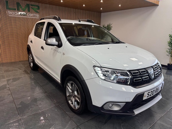 Used Dacia Sandero Stepway 2017 for sale - 72761384: Photo 2