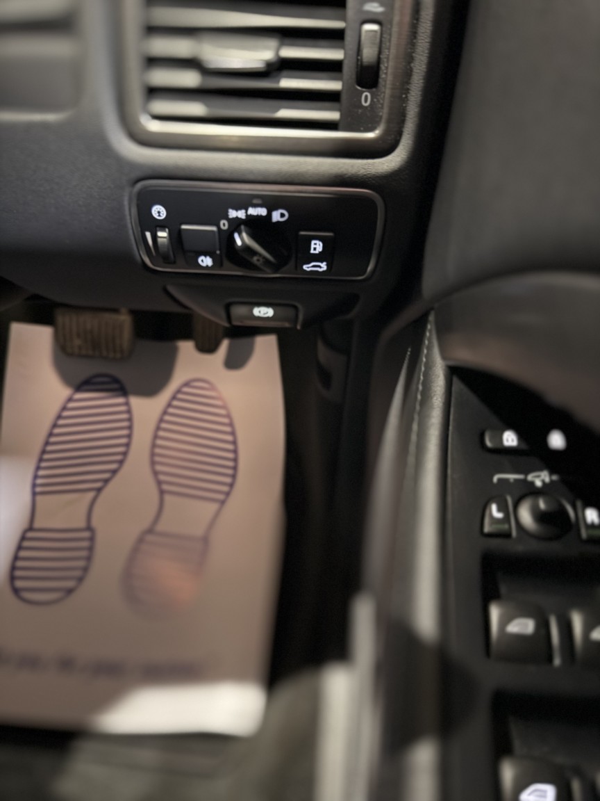 Used Volvo XC70 2014 for sale - 77118671: Photo 20