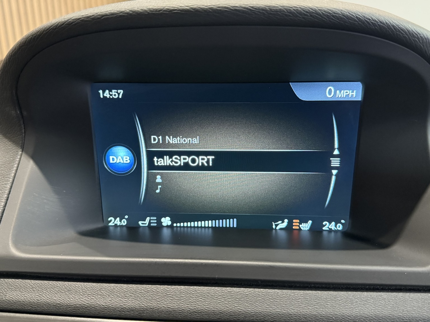 Used Volvo XC70 2014 for sale - 77118671: Photo 24