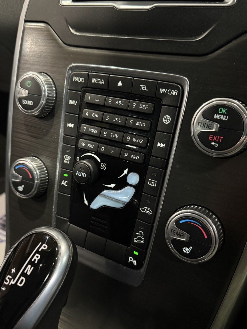 Used Volvo XC70 2014 for sale - 77118671: Photo 25