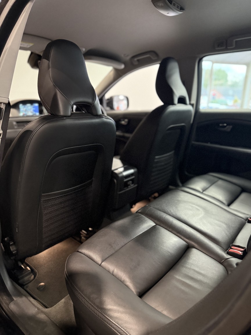 Used Volvo XC70 2014 for sale - 77118671: Photo 31