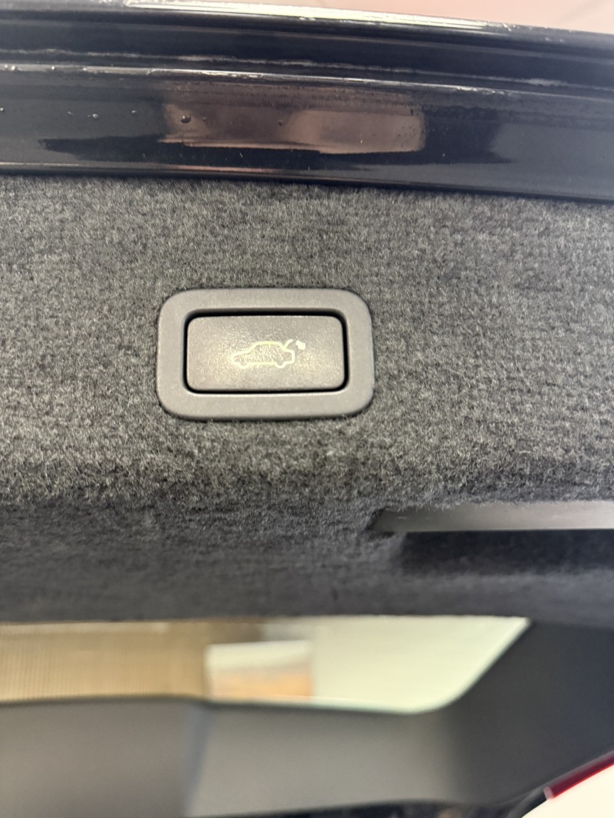 Used Volvo XC70 2014 for sale - 77118671: Photo 34