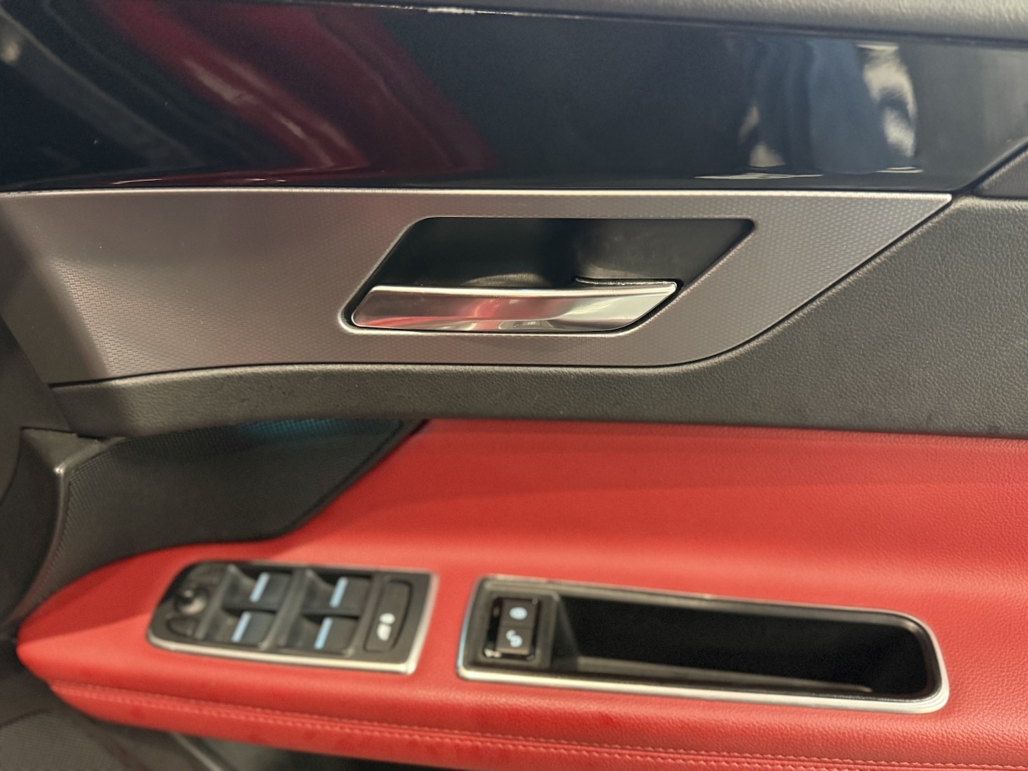 Used Jaguar XF 2016 for sale - 76951063: Photo 14