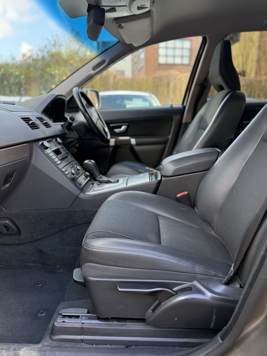 Used Volvo XC90 2010 for sale - 78018315: Photo 4