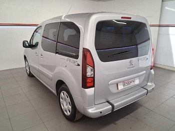 Used Peugeot Partner Tepee 2015 for sale - 76136188: Photo