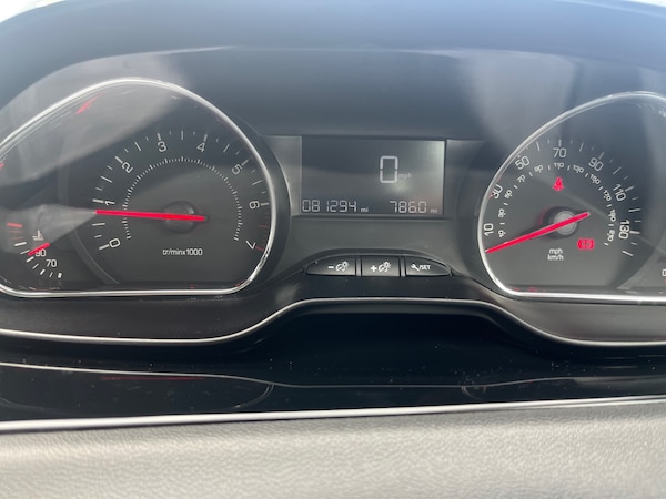 Used Peugeot 208 2014 for sale - 75668217: Photo 11