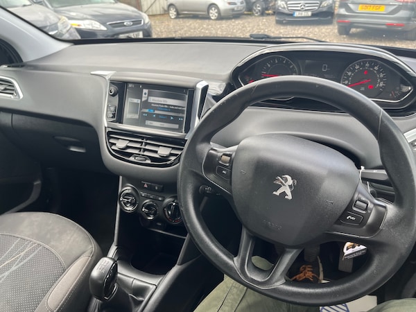 Used Peugeot 208 2014 for sale - 75668217: Photo 12