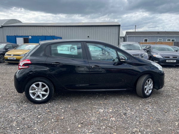 Used Peugeot 208 2014 for sale - 75668217: Photo 9