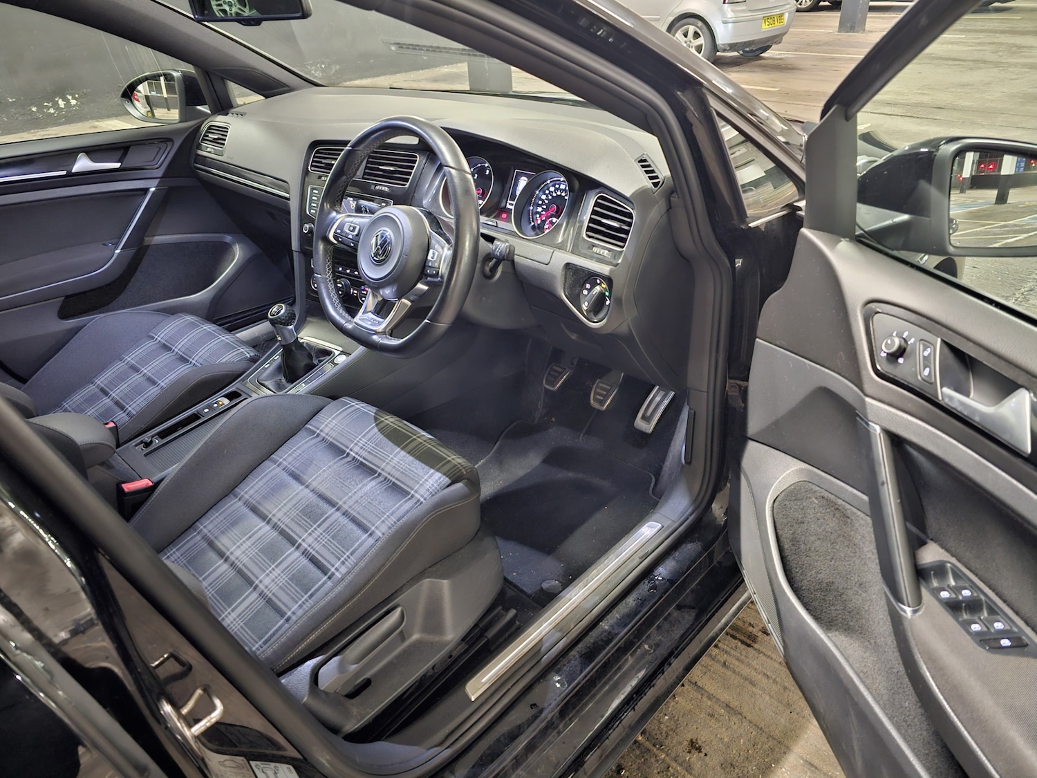 Used Volkswagen Golf 2016 for sale - 77721826: Photo 6