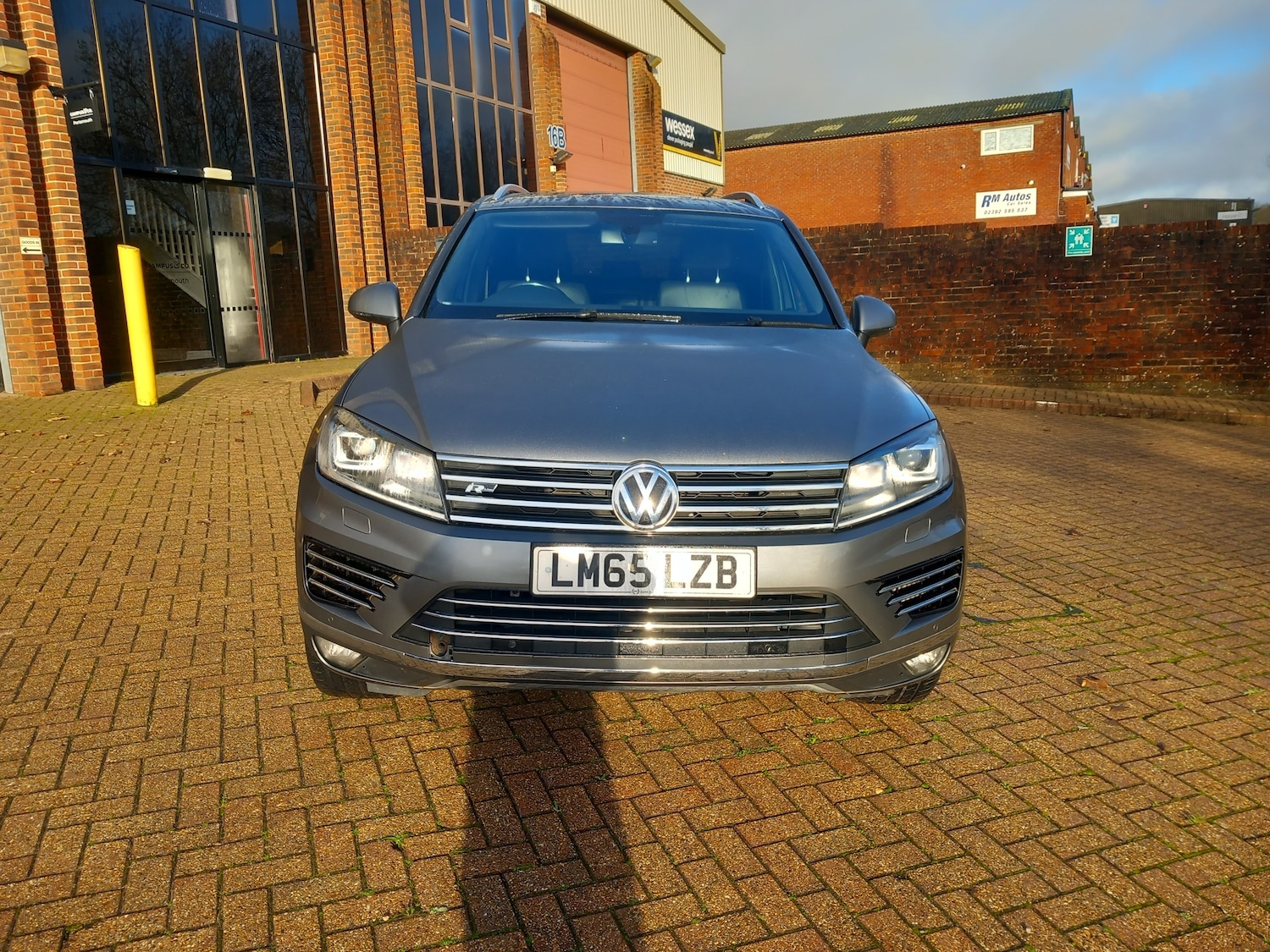 Used Volkswagen Touareg 2015 for sale - 76905189: Photo 2