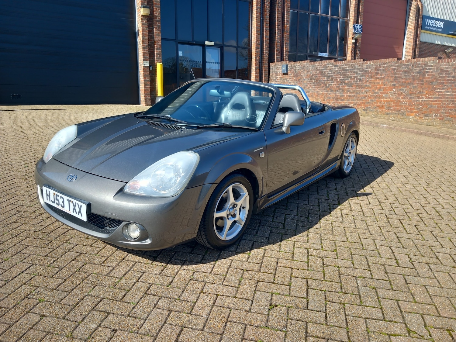 Used Toyota MR2 2004 for sale - 77890558: Photo 3