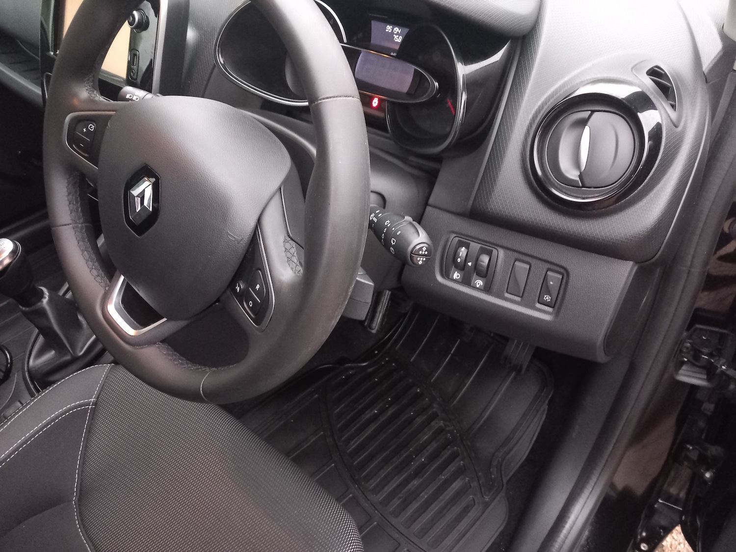 Used Renault Clio 2017 for sale - 76157768: Photo 16